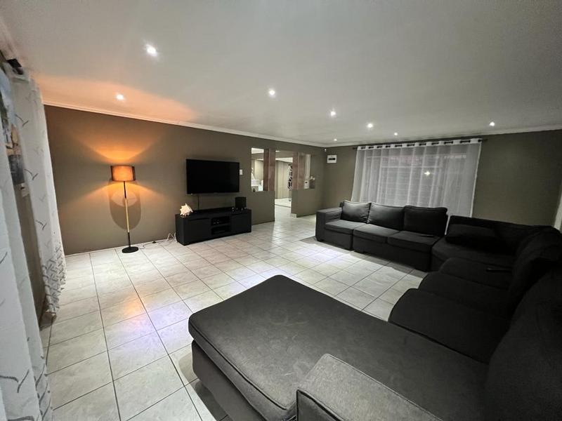 To Let 4 Bedroom Property for Rent in Dalview Gauteng