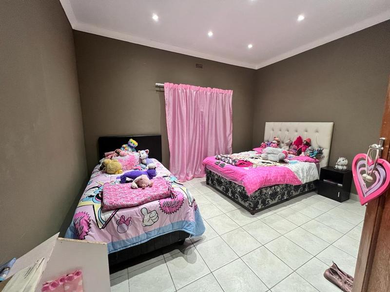 To Let 4 Bedroom Property for Rent in Dalview Gauteng