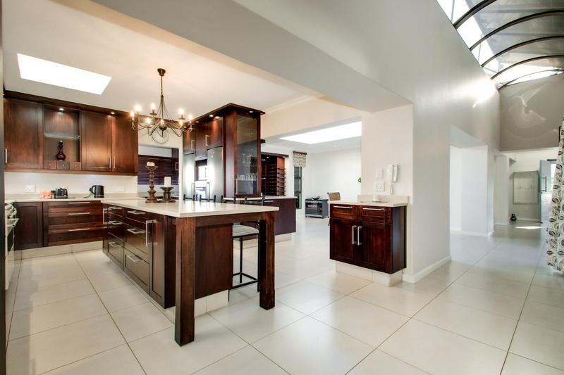 To Let 5 Bedroom Property for Rent in Fourways Gardens Gauteng