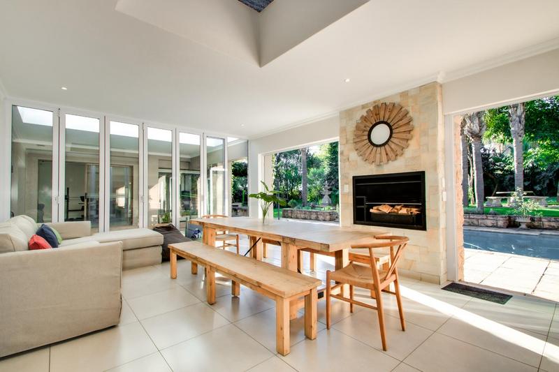 To Let 5 Bedroom Property for Rent in Fourways Gardens Gauteng