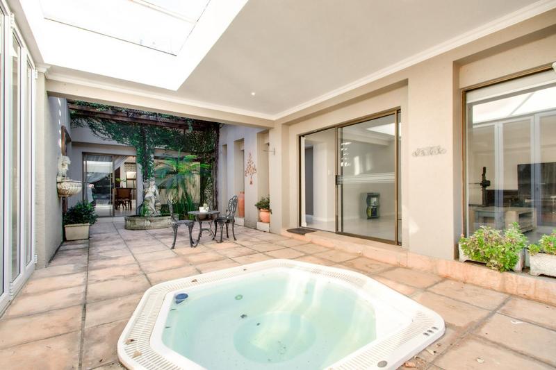 To Let 5 Bedroom Property for Rent in Fourways Gardens Gauteng