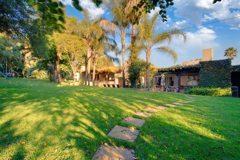 To Let 5 Bedroom Property for Rent in Fourways Gardens Gauteng
