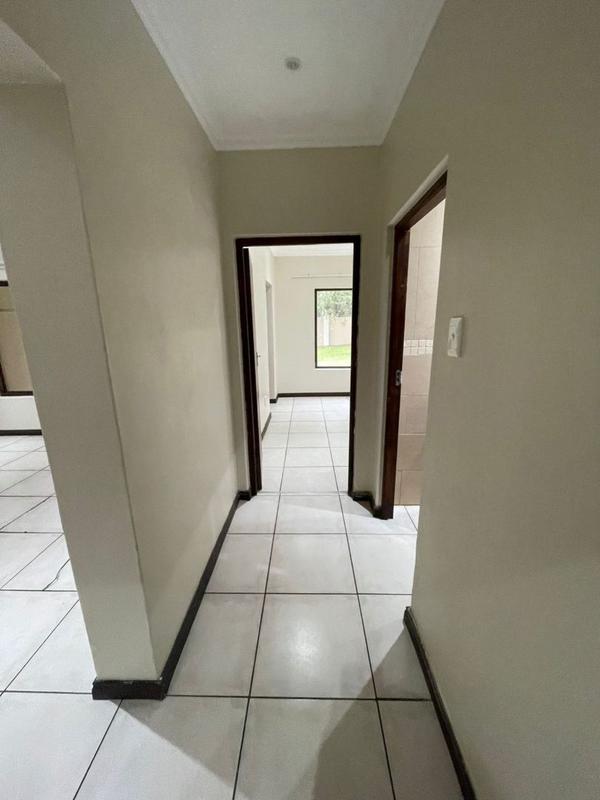 To Let 2 Bedroom Property for Rent in Wilro Park Gauteng