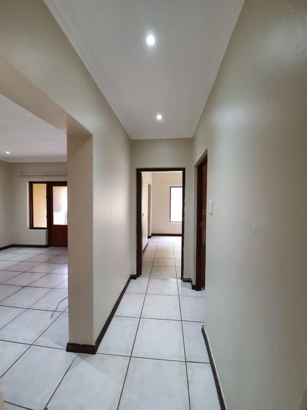 To Let 2 Bedroom Property for Rent in Wilro Park Gauteng