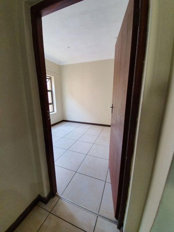 To Let 2 Bedroom Property for Rent in Wilro Park Gauteng