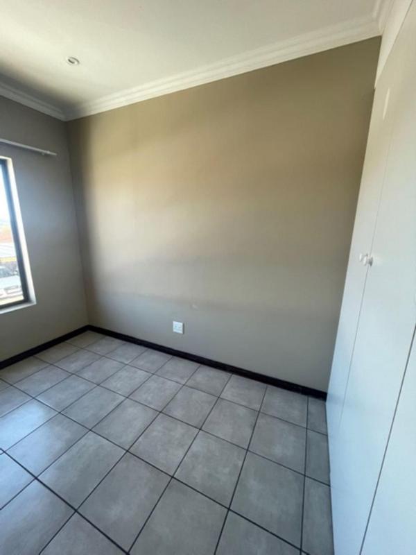 To Let 2 Bedroom Property for Rent in Wilro Park Gauteng