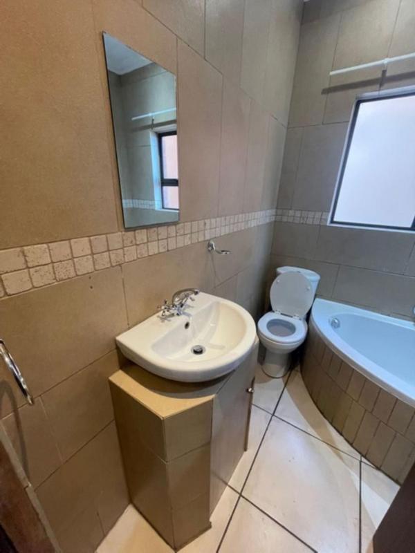 To Let 2 Bedroom Property for Rent in Wilro Park Gauteng