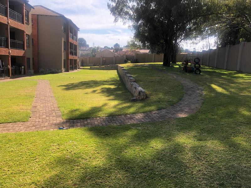 To Let 2 Bedroom Property for Rent in Wilro Park Gauteng