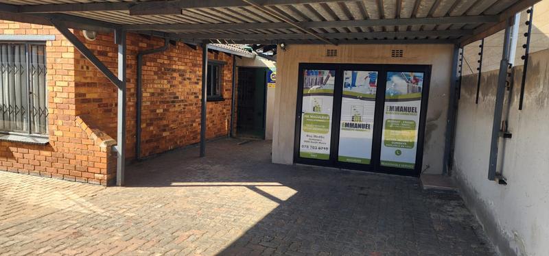 5 Bedroom Property for Sale in Hospital View Gauteng