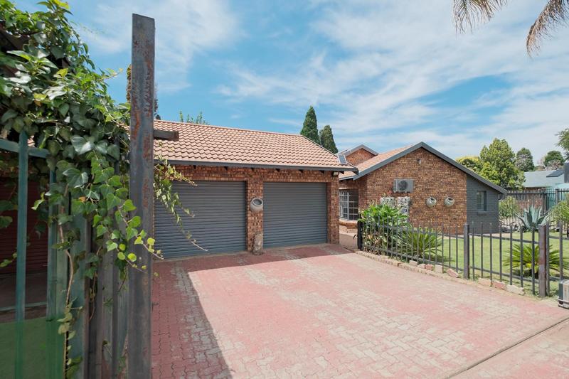 3 Bedroom Property for Sale in Garsfontein Gauteng