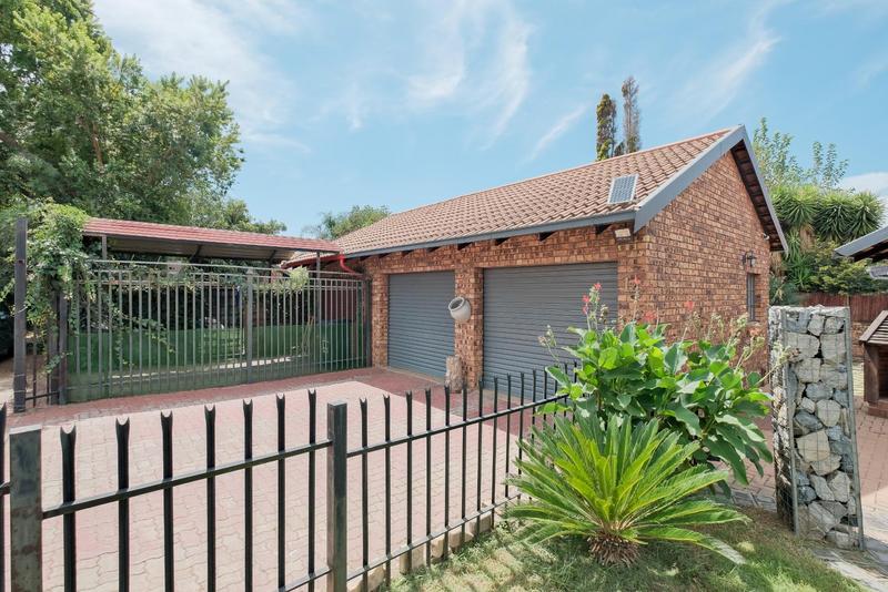 3 Bedroom Property for Sale in Garsfontein Gauteng
