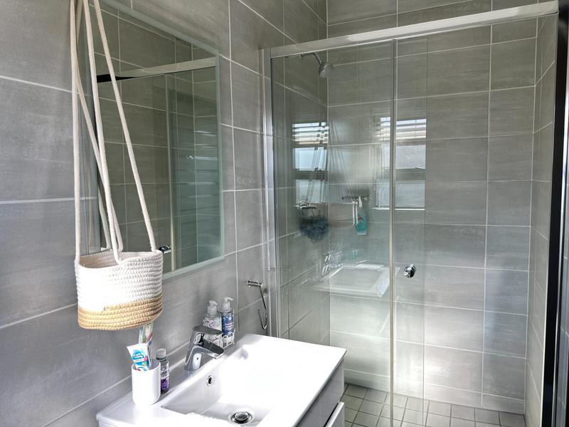 1 Bedroom Property for Sale in Waterfall View Gauteng