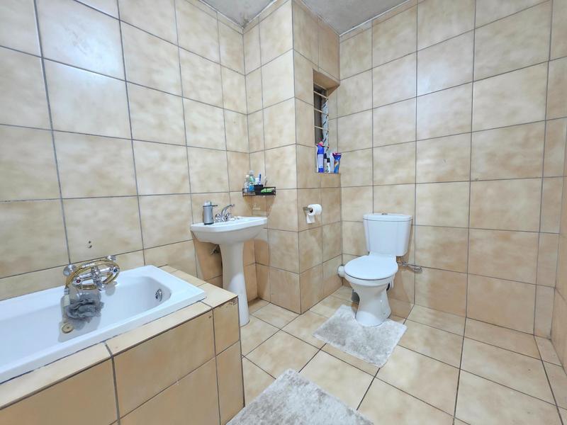 2 Bedroom Property for Sale in Wilro Park Gauteng