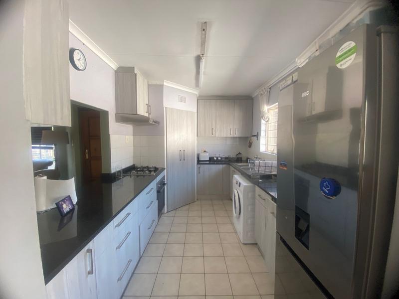 2 Bedroom Property for Sale in Woodmead Gauteng