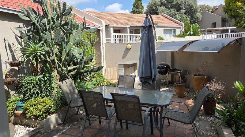 2 Bedroom Property for Sale in Buccleuch Gauteng