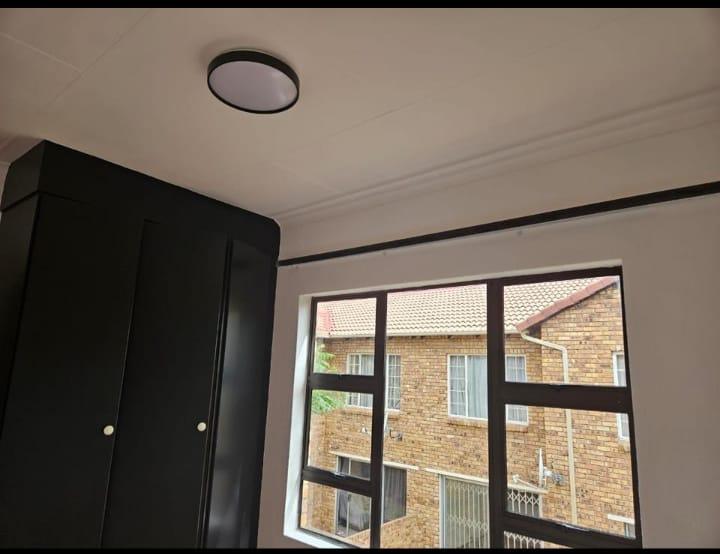 To Let 2 Bedroom Property for Rent in Kyalami Hills Gauteng