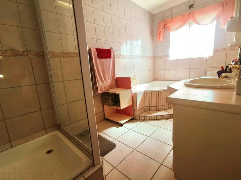 4 Bedroom Property for Sale in Geduld Gauteng