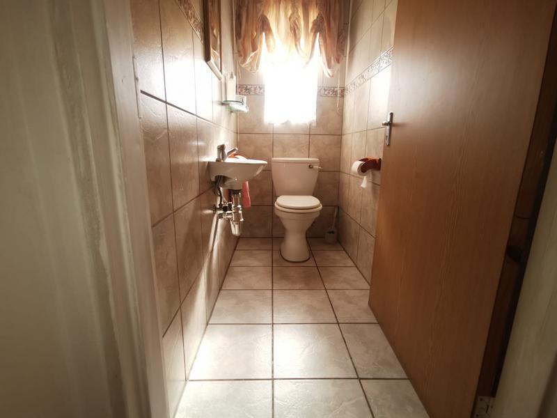4 Bedroom Property for Sale in Geduld Gauteng