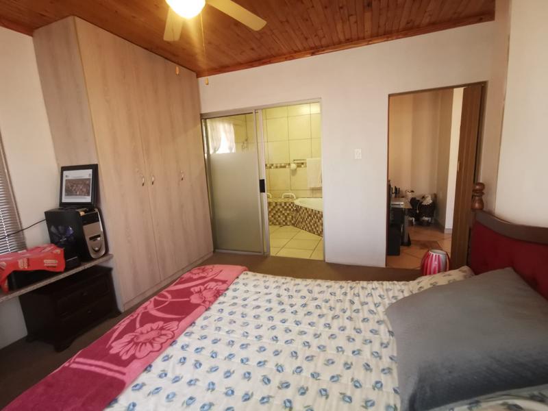 4 Bedroom Property for Sale in Geduld Gauteng