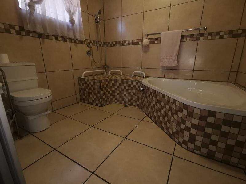 4 Bedroom Property for Sale in Geduld Gauteng