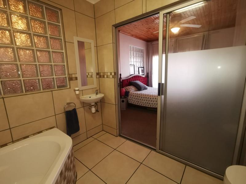 4 Bedroom Property for Sale in Geduld Gauteng