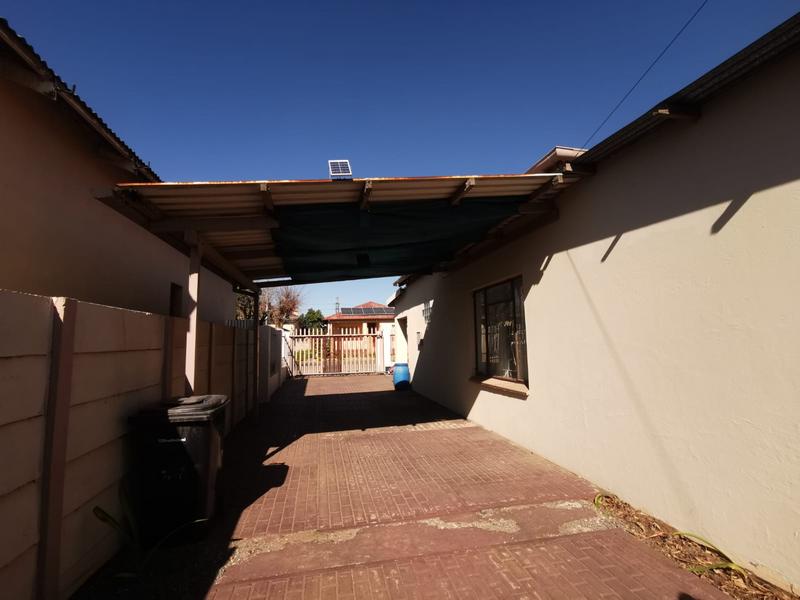 4 Bedroom Property for Sale in Geduld Gauteng