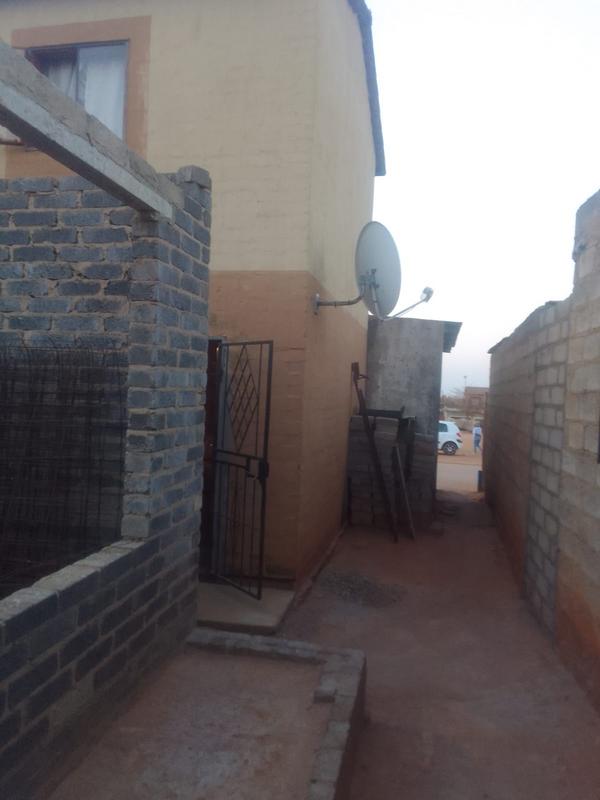 1 Bedroom Property for Sale in Olievenhoutbosch Gauteng