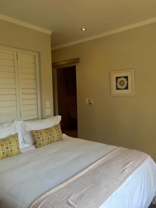 To Let 2 Bedroom Property for Rent in Sandhurst Gauteng