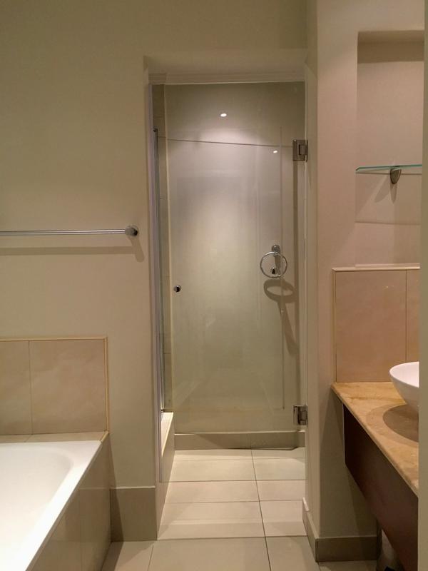 To Let 2 Bedroom Property for Rent in Sandhurst Gauteng
