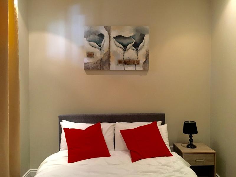 To Let 2 Bedroom Property for Rent in Sandhurst Gauteng