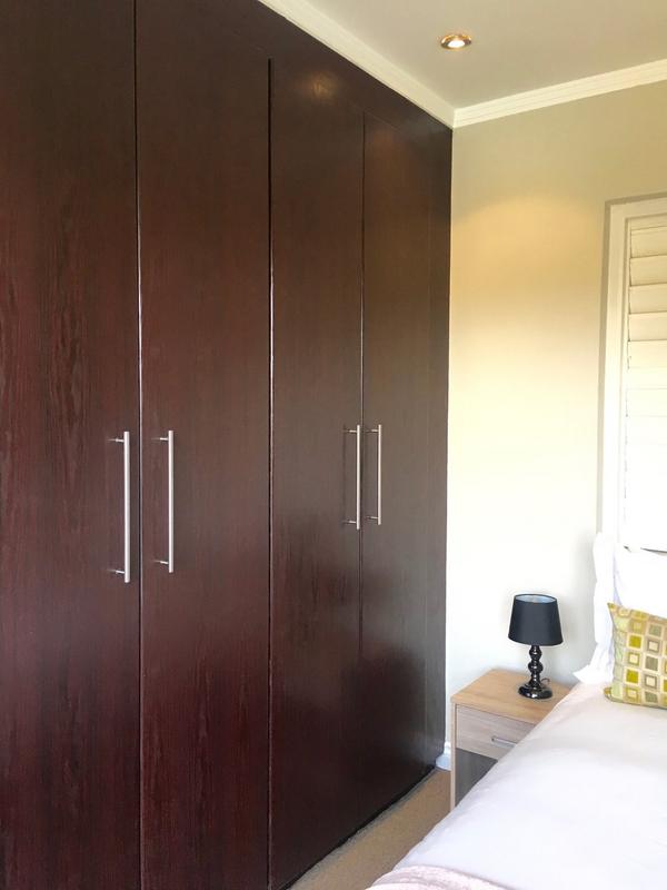 To Let 2 Bedroom Property for Rent in Sandhurst Gauteng