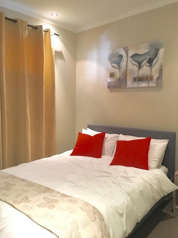 To Let 2 Bedroom Property for Rent in Sandhurst Gauteng
