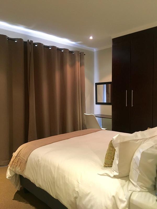 To Let 2 Bedroom Property for Rent in Sandhurst Gauteng