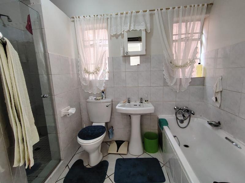 3 Bedroom Property for Sale in Wierdaglen Estate Gauteng