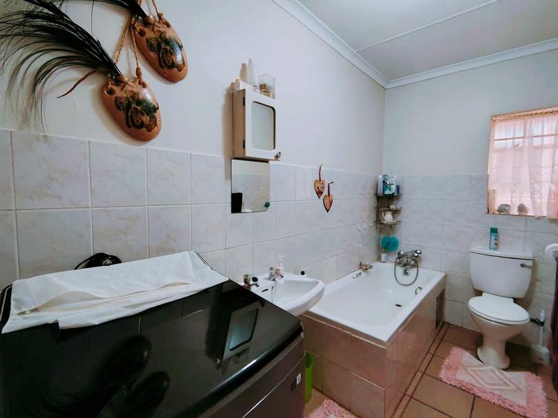 3 Bedroom Property for Sale in Wierdaglen Estate Gauteng