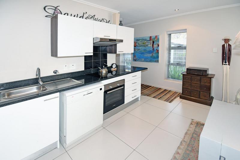 1 Bedroom Property for Sale in Hurlingham Gauteng