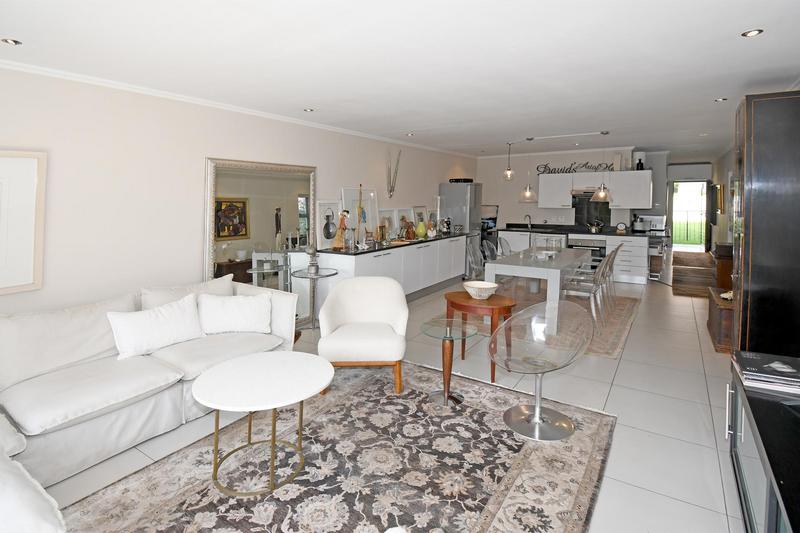 1 Bedroom Property for Sale in Hurlingham Gauteng