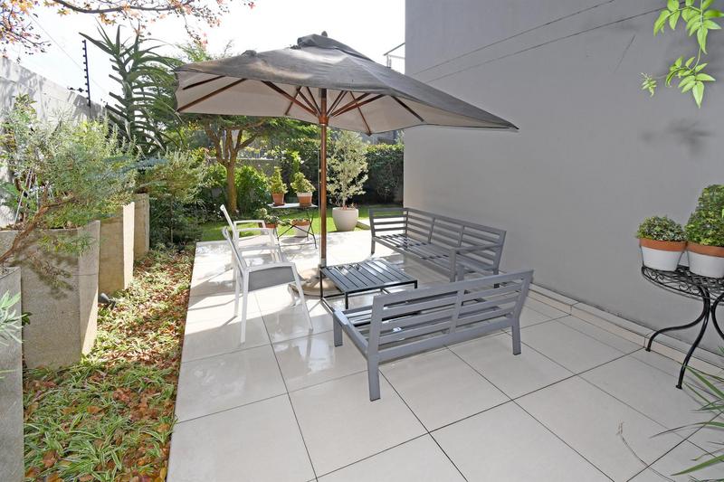 1 Bedroom Property for Sale in Hurlingham Gauteng