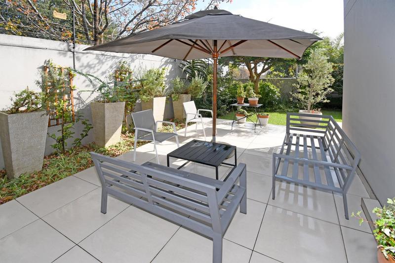 1 Bedroom Property for Sale in Hurlingham Gauteng