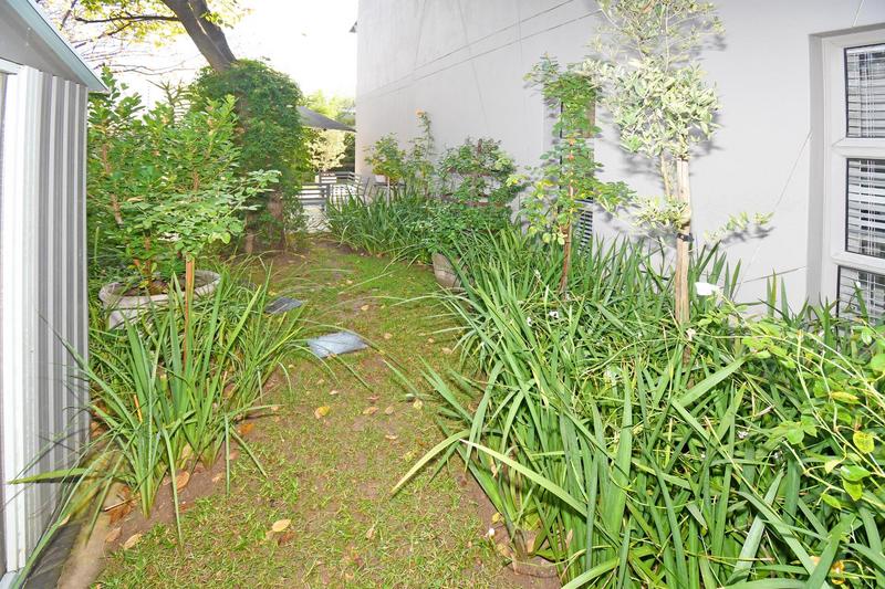1 Bedroom Property for Sale in Hurlingham Gauteng
