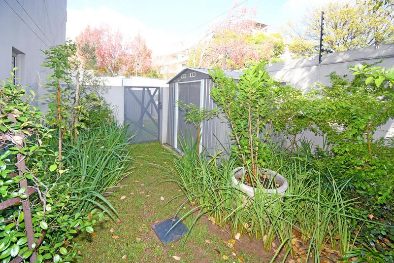 1 Bedroom Property for Sale in Hurlingham Gauteng