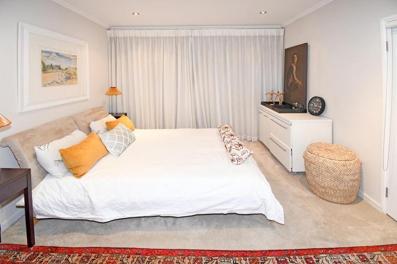 1 Bedroom Property for Sale in Hurlingham Gauteng