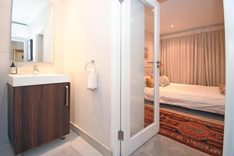 1 Bedroom Property for Sale in Hurlingham Gauteng