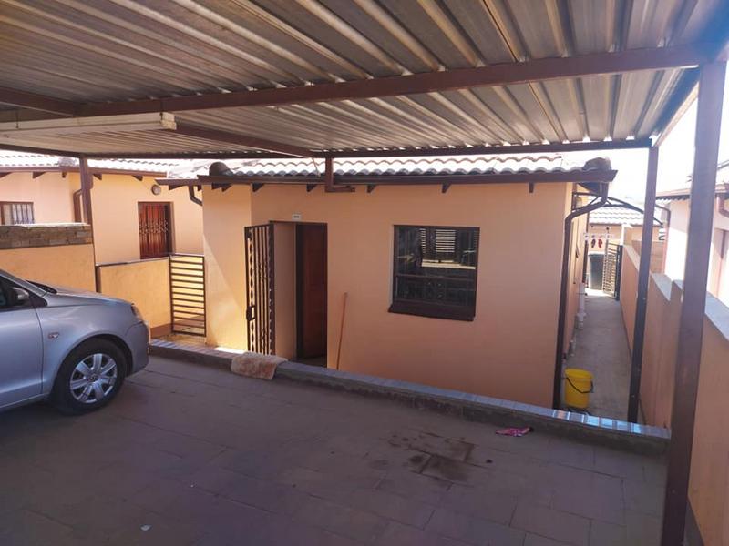 To Let 2 Bedroom Property for Rent in Clayville Gauteng