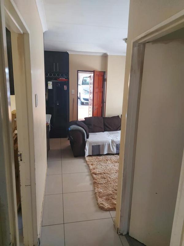 To Let 2 Bedroom Property for Rent in Clayville Gauteng