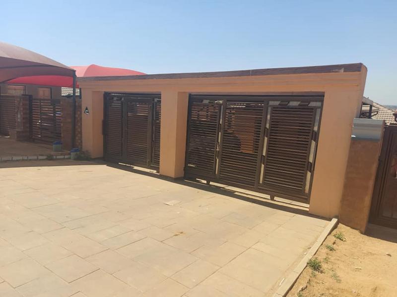 To Let 2 Bedroom Property for Rent in Clayville Gauteng