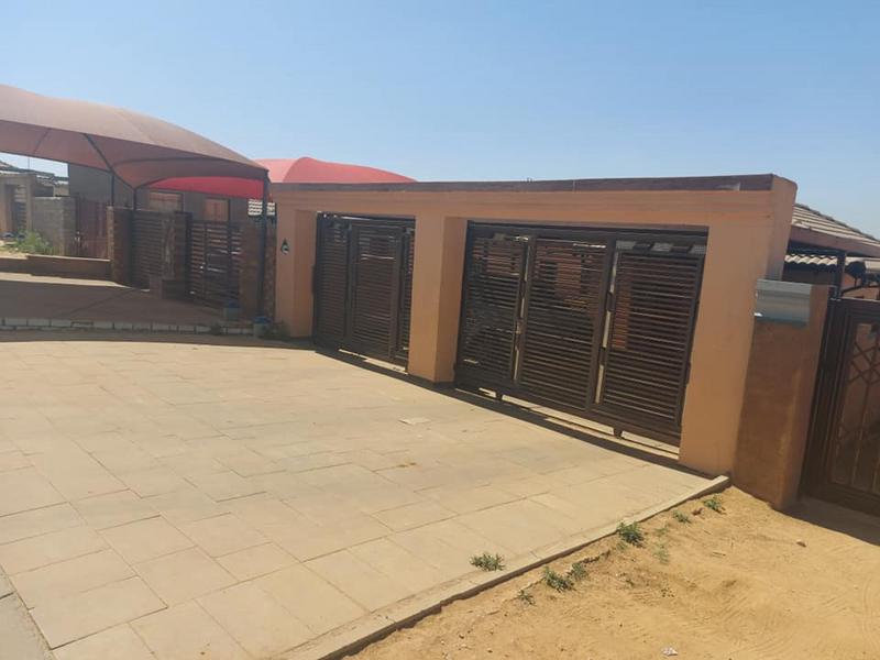 To Let 2 Bedroom Property for Rent in Clayville Gauteng