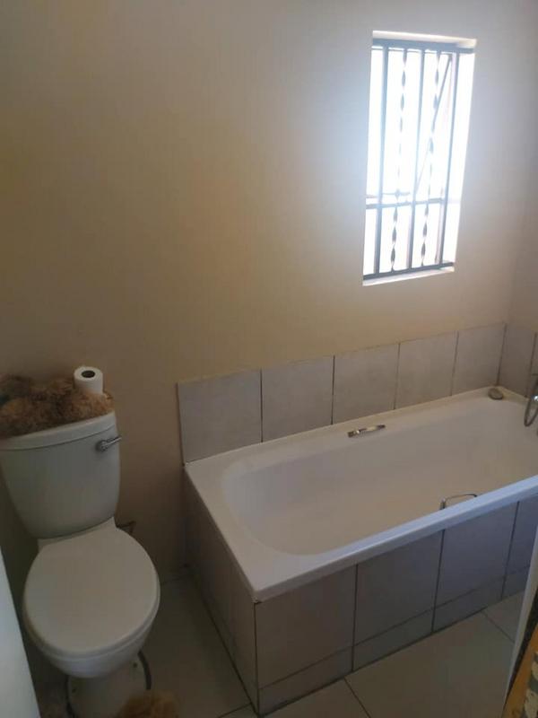 To Let 2 Bedroom Property for Rent in Clayville Gauteng