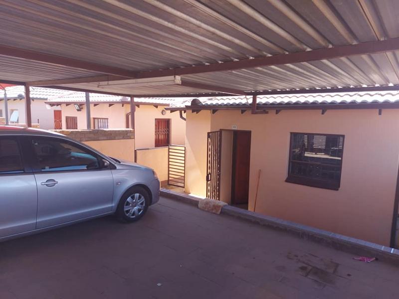 To Let 2 Bedroom Property for Rent in Clayville Gauteng
