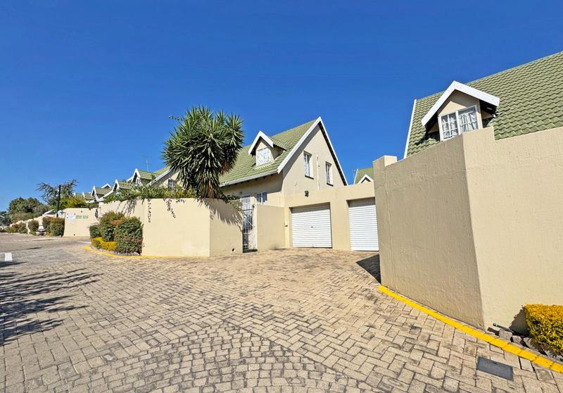 3 Bedroom Property for Sale in Sonneglans Gauteng